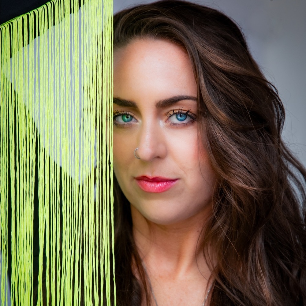 Meet your Posher, Casandra
